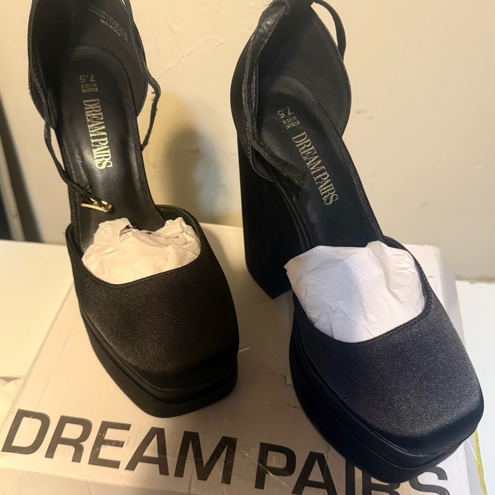 Dream Pairs Women's Black Platform Heels